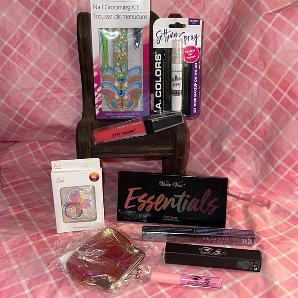 🎈SALE🎈🎀#20.MAKEUP BUNDLE🎀 - Picture 1 of 15